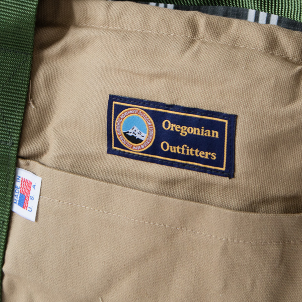 正面にはOregonian Camperのロゴが