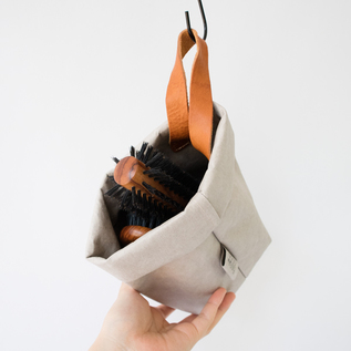 ブラシやシャンプーのストックなどをすっきり収納できます ブラシやシャンプーのストックなどをすっきり収納できます