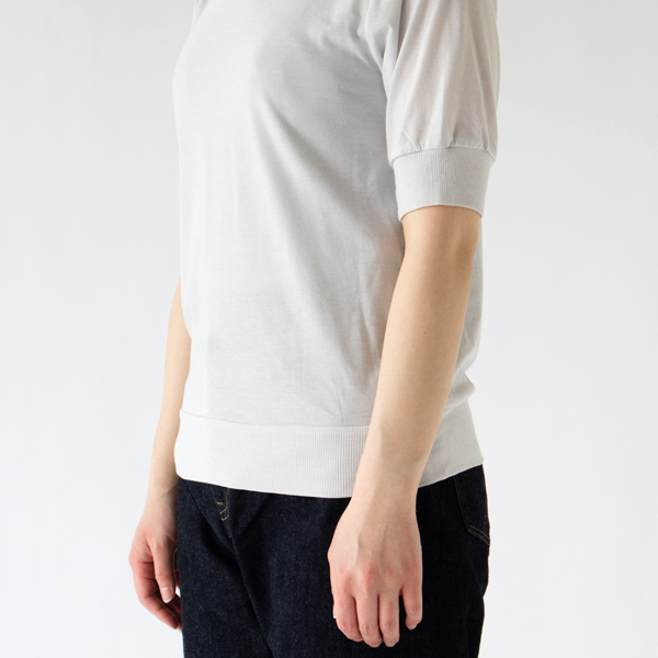 非常に軽く柔らかく、ハリコシもあります（LIGHT GREY）