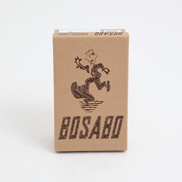 パッケージには大きくブランドロゴが