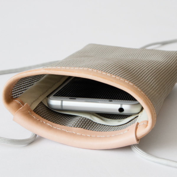 スマホがすっぽり入るサイズ(TAUPE)