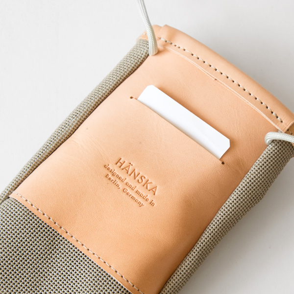 カードが入るスリット(TAUPE)