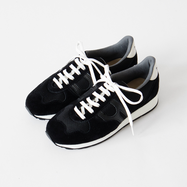 スニーカー　Montjuich Black