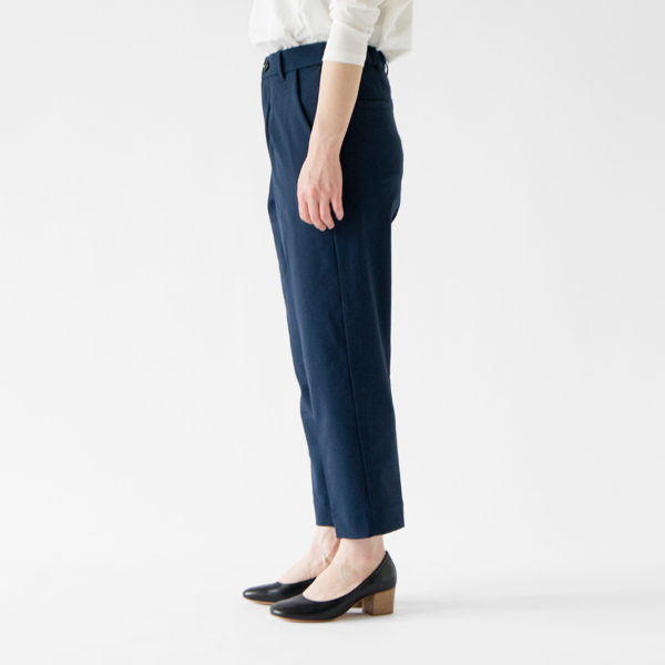 NAVY（モデル身長：162cm）