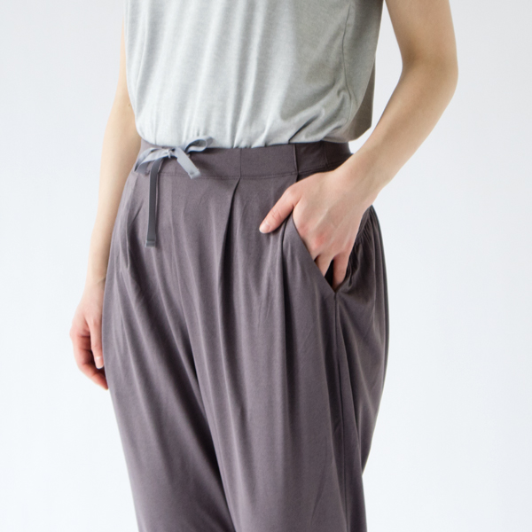 サイドにはポケットが備わっています サイドにはポケットが備わっています