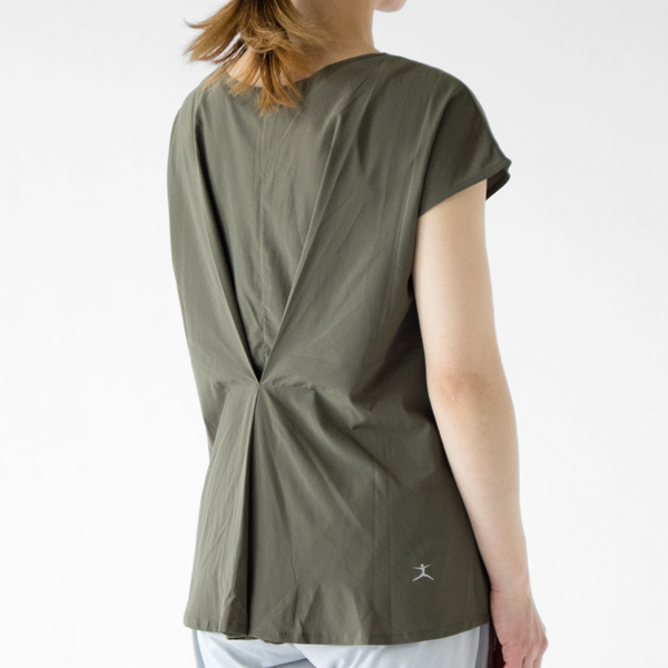 Mサイズ着用、モデル身長：162cm