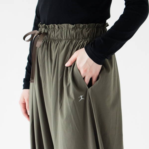 サイドにはポケットが備わっています サイドにはポケットが備わっています