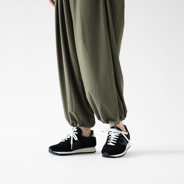 裾はコードで絞ることができます 裾はコードで絞ることができます