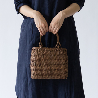 ヤマブドウ　皮　約3キロ ヤマブドウ 皮 約3キロ 山葡萄かごバッグ K3611B 巾着袋付き 山