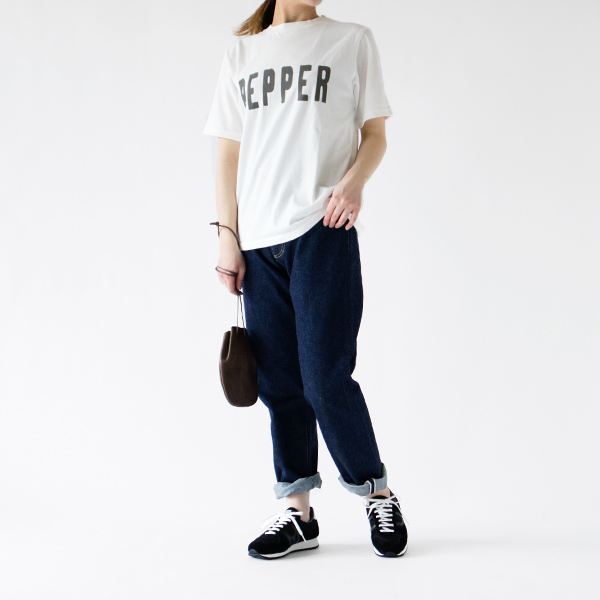 どんなカラーアイテムとも合わせやすい（モデル身長：162cm・Sサイズ）