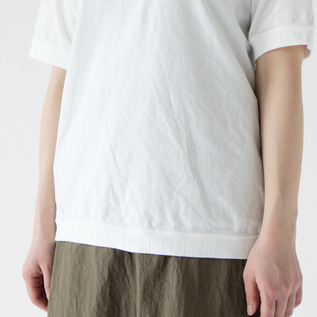 襟、袖、裾にリブの入った半袖スウエットのようなTシャツ 襟、袖、裾にリブの入った半袖スウエットのようなTシャツ