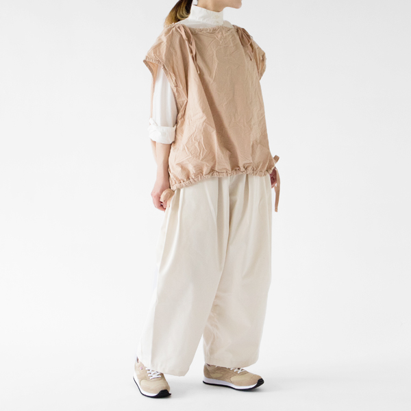 モデル身長：162cm(Beige)