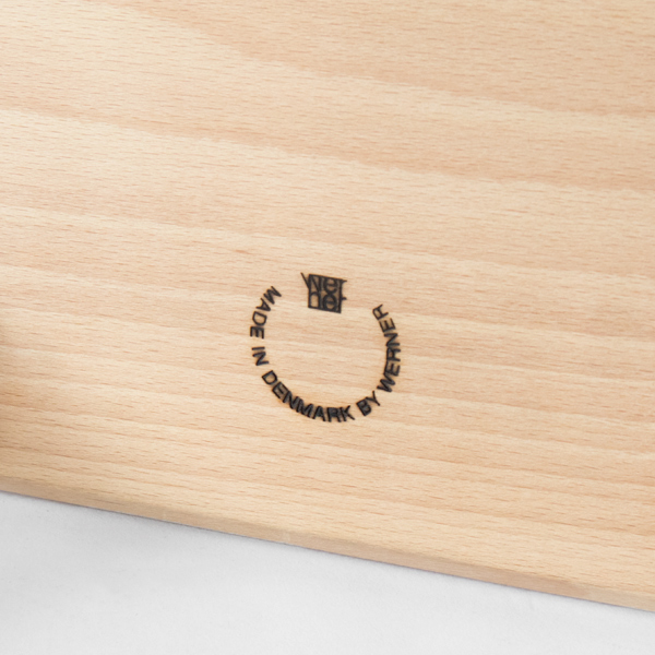 座面の裏にブランドロゴが刻印