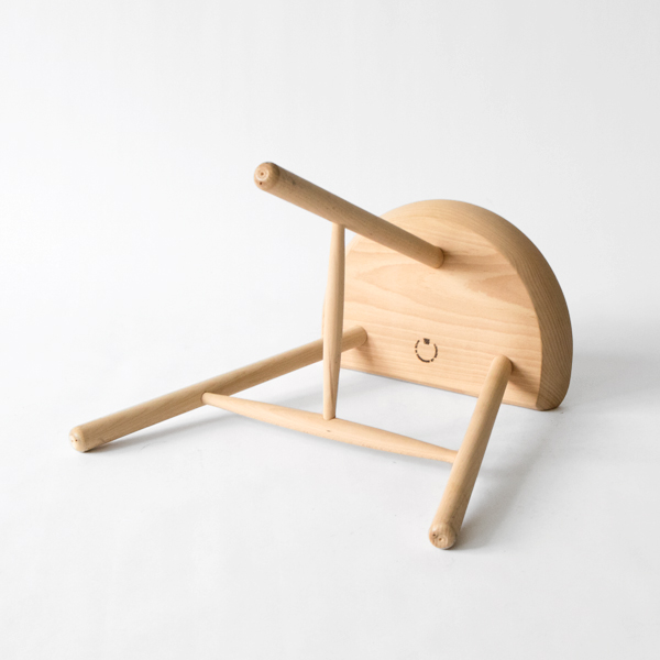 留め具を使用せずに組み立てられています