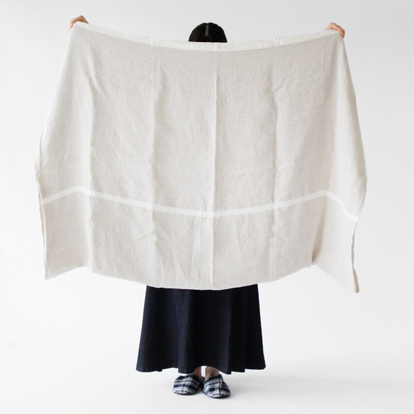 サイズ感(二つ折り、モデル身長162cm)