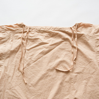 首元の紐(Beige) 首元の紐(Beige)