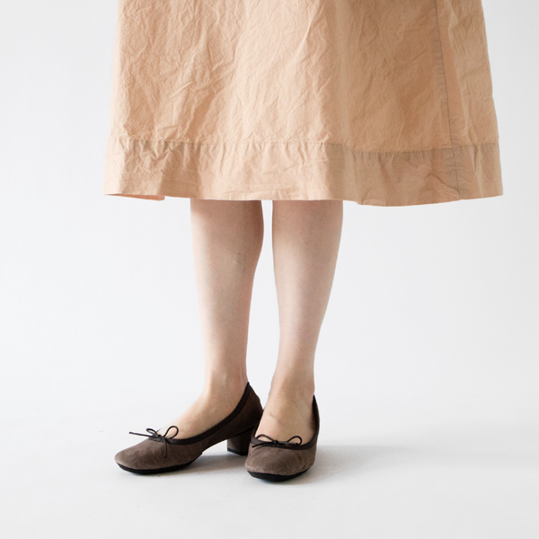 裾（Beige）