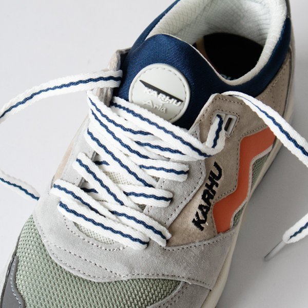 タンが無く、足全体を優しく包み込んでくれます