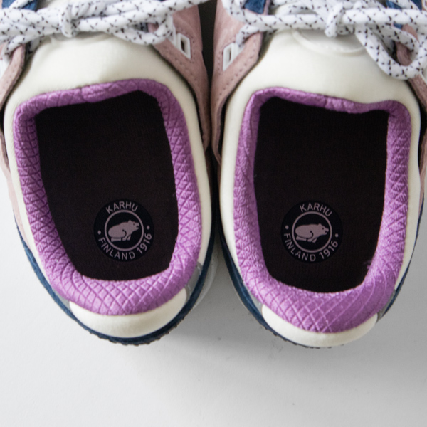 さりげない熊のロゴがかわいい