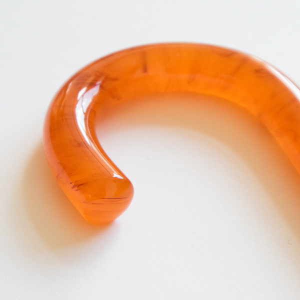 半透明で涼しげ（アクリル）