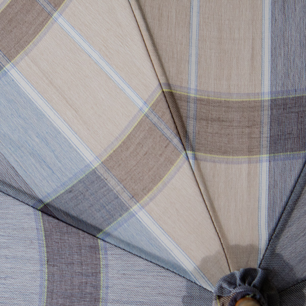 水彩画の様な透明感のあるチェック柄