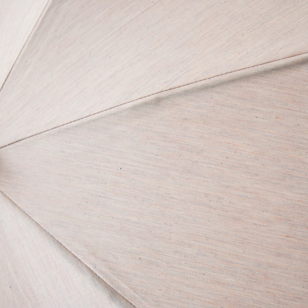 霧がかった朝日が水の粒に反射して光る、幻想的な朝の光景をイメージ（fog LAVENDER）