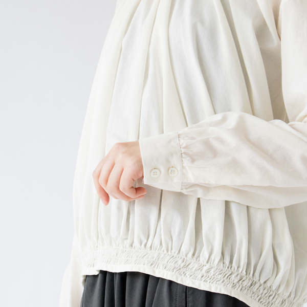 ボタンを止めても外してまくっても素敵です