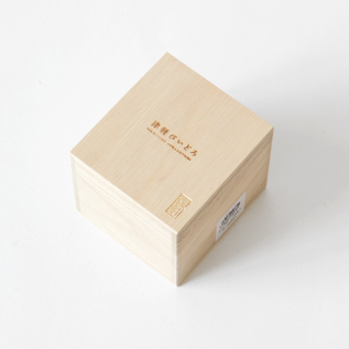 ギフトにもぴったりな木箱入り ギフトにもぴったりな木箱入り