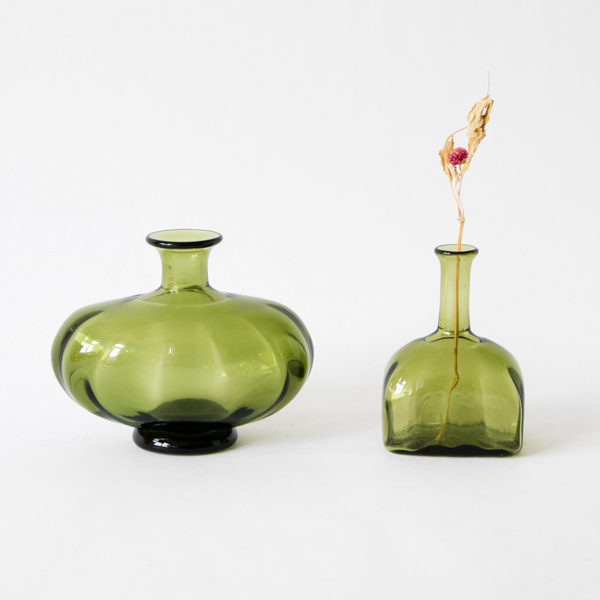 左:花器、右:一輪差し 左:花器、右:一輪差し