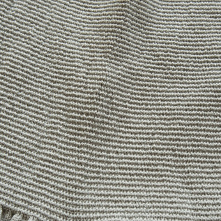 伸縮性のある糸をワッフル編みしています。 伸縮性のある糸をワッフル編みしています。