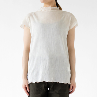 OFF WHITE(モデル身長:162cm) ※ライトグレーのインナー着用 OFF WHITE(モデル身長:162cm) ※ライトグレーのインナー着用
