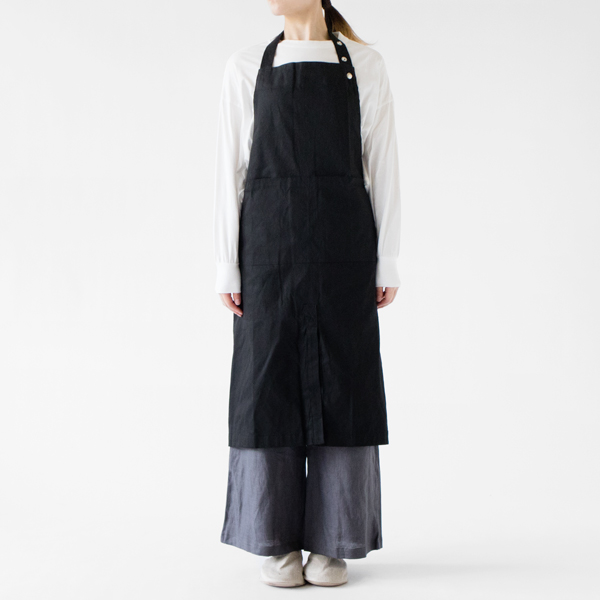 モデル身長：162cm（BLACK）