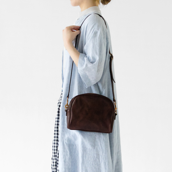 BROWN(モデル身長：162cm)