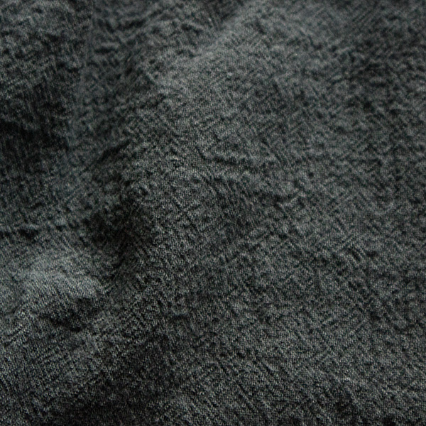 シワ加工が施されたキャンバス素材(CHARCOAL)