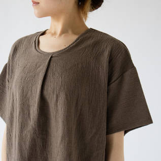 タックが、自然で美しいシルエットを作ります(BEIGE) タックが、自然で美しいシルエットを作ります(BEIGE)