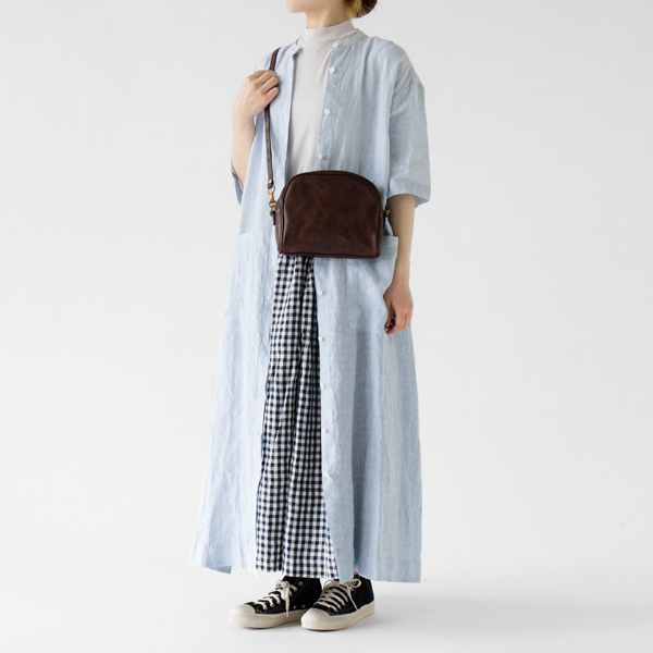 羽織りのロングシャツとして(モデル身長162cm) 羽織りのロングシャツとして(モデル身長162cm)