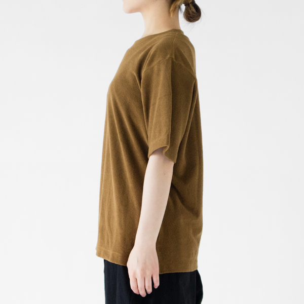 側面（BROWN KHAKI 、モデル身長：162cm）