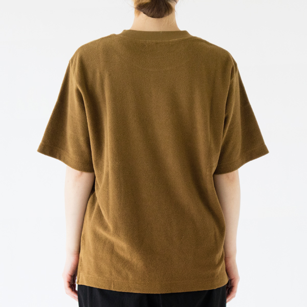 背面（BROWN KHAKI 、モデル身長：162cm）