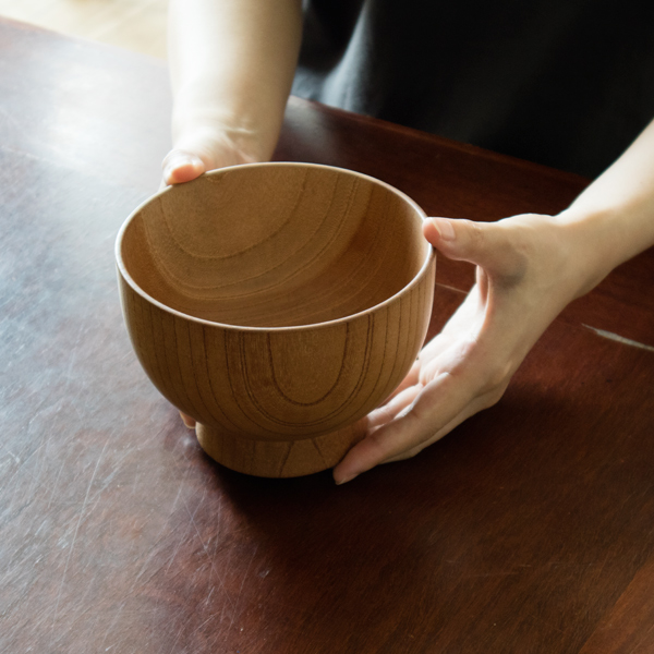 ミニ丼やちょっとした麺類などにも使いやすいサイズ感（仕上げ前）