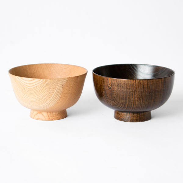 左：仕上げ前、右：拭き漆　黒漆