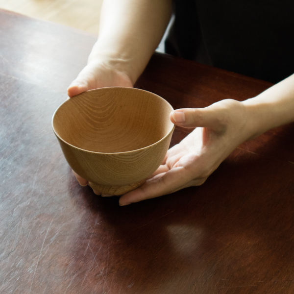 口が浅く反った形なので汁物にぴったり（仕上げ前）