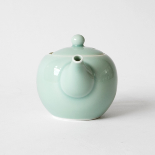 鍋島青磁 ポット／KOSEN（コセン）｜愛着を持ってずっと使いたい