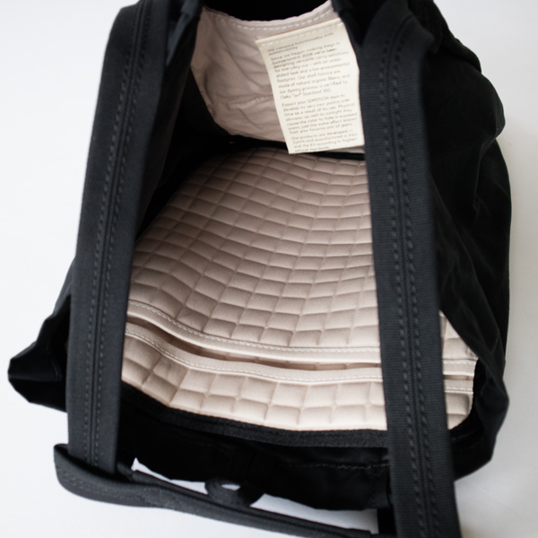 入れやすい大きい開き口(BLACK)