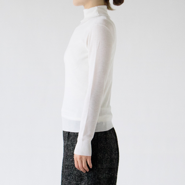 モデル身長:162cm(着用サイズ:XS、カラー:Blanc) モデル身長:162cm(着用サイズ:XS、カラー:Blanc)