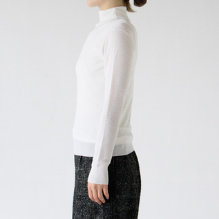 モデル身長:162cm(着用サイズ:XS、カラー:Blanc) モデル身長:162cm(着用サイズ:XS、カラー:Blanc)