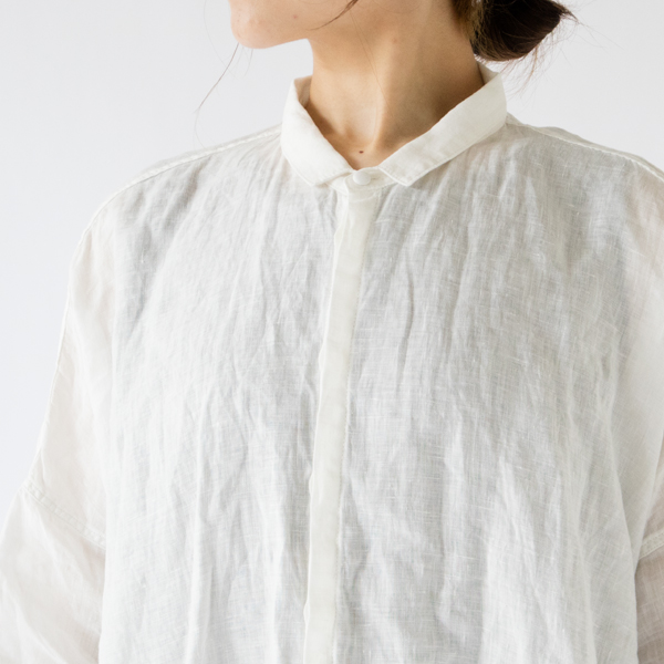 ボタンの一番上はクルミボタン(OFF WHITE) ボタンの一番上はクルミボタン(OFF WHITE)