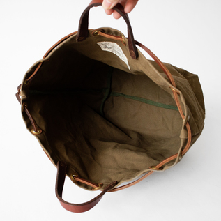 しっかりと荷物が入ります(OLIVE DRAB)