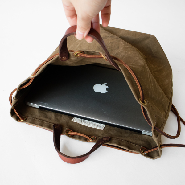 ノートパソコン(13インチ)も入る大きさ(OLIVE DRAB) ノートパソコン(13インチ)も入る大きさ(OLIVE DRAB)