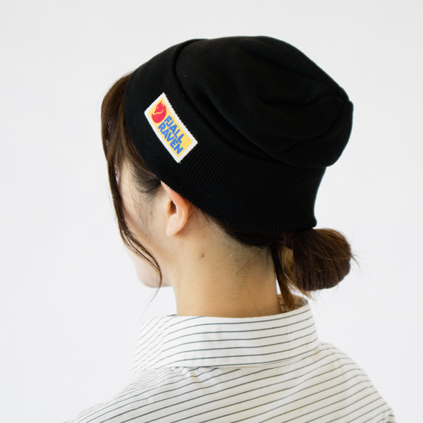 伸縮性もあり、頭の大きさや性別を問わず多くの方にご使用いただけます(BLACK)