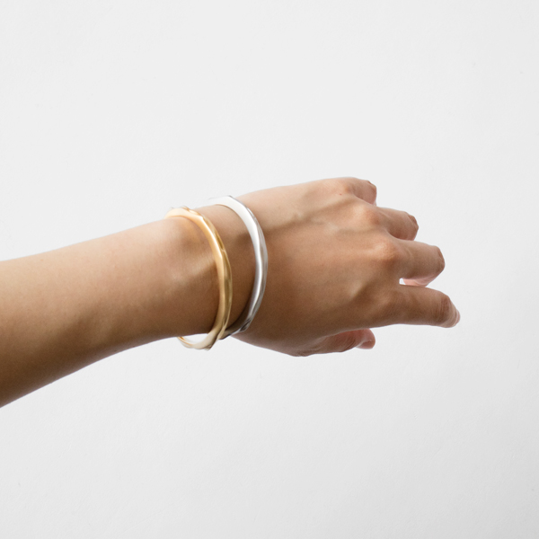 上：MATTE STEEL、下：MATTE GOLD PLATED